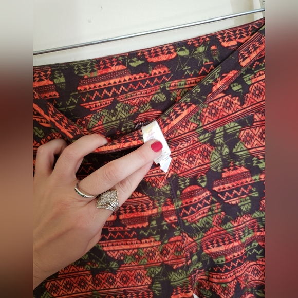 NWOT lularoe firery Alpine lake house leggings - Picture 4 of 11